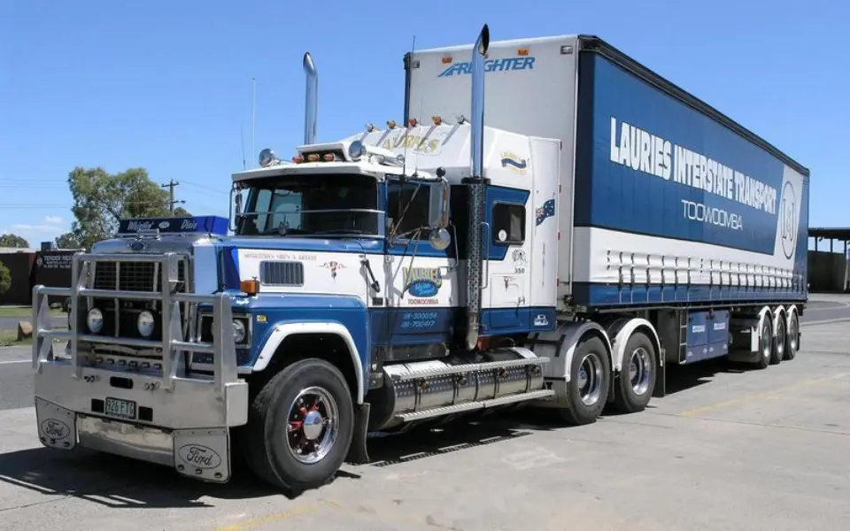 De ce camioanele casnice nu își îndreaptă țevile de eșapament în sus?